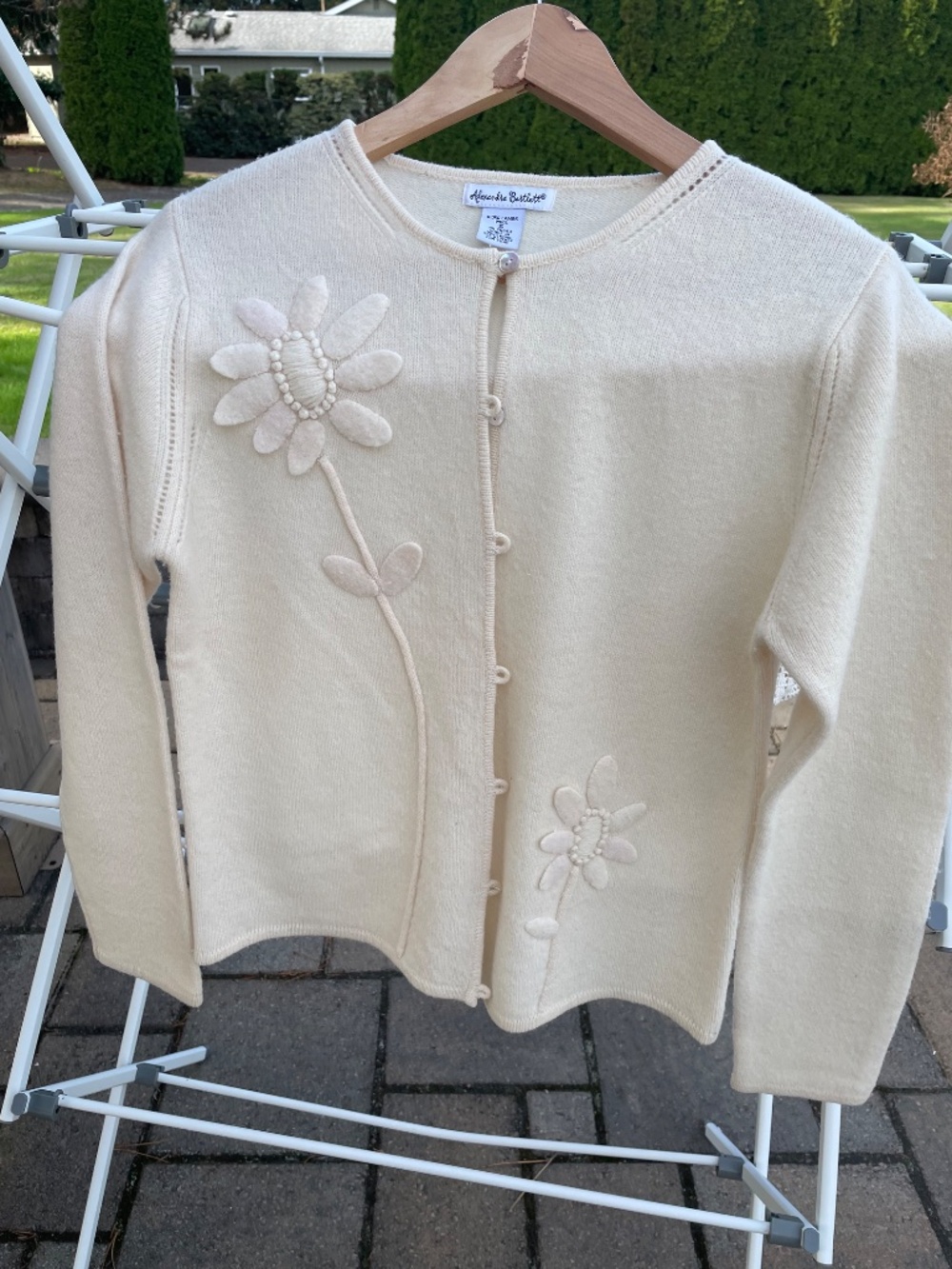 Alexandra Bartlett Ivory 100% Lambswool Cardigan Sweater Floral Daisy Applique S